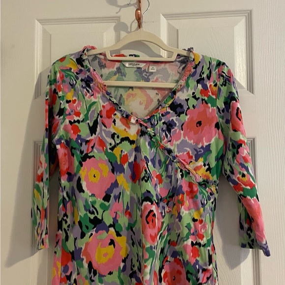 Liz Claiborne New York V-Neck ruffled top!colorful, comfortable & cute. Size M. - Picture 2 of 6